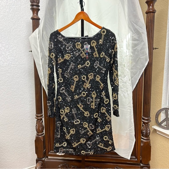 Silk Sequin black dress with key embellishments all over size medium new - Picture 3 of 9